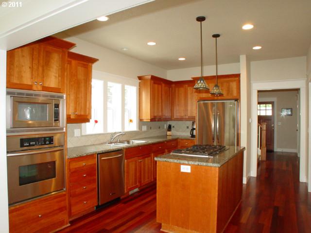 3916 SW Canby Kitchn