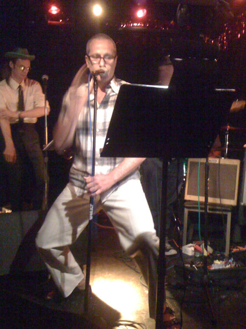 Live Kareoke in Portland Oregon, Photo by Wade Nkrumah, Rick Myers Singing